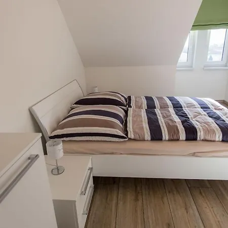 Double Mein-glowe Right